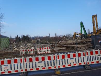 Ein Bild, das drauen, Himmel, Baum, Baustelle enthlt.

Automatisch generierte Beschreibung